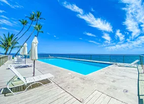 272-1 Large oceanfront home- fully air conditioned, 25 feet from the water - Image 5