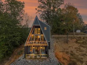 Hunters Ridge | Rustic Modern • Hot Tub • Goats! - Image 3