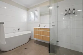 Thane Retreat - Cosy Ambience, Modern Entertaining - Image 3