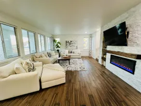 6BR, 4 Bath • Huge Kitchen • Sleeps 12 Comfortably - Image 5