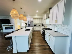 6BR, 4 Bath • Huge Kitchen • Sleeps 12 Comfortably - Image 4
