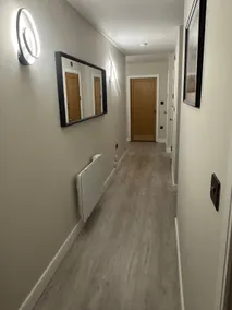 267 Stylish 2 Bed Apartment City Centre Free Parking - Image 3