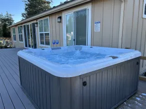 Waterview Retreat/ Hot tub/Beach/ Pet Friendly - Image 3