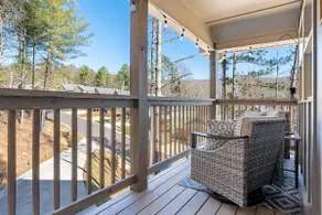 Ideal Location & Mountain Views: Chattanooga Home! - Image 2