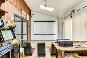 Hot Tub & Game Room: Long Pond Getaway! - Image 2