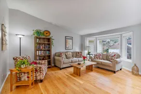 Large Family-Friendly Home on NW Side - Dogs OK - Image 5