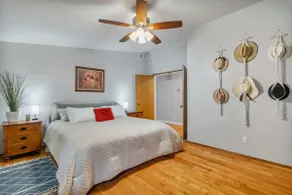 Large Family-Friendly Home on NW Side - Dogs OK - Image 4