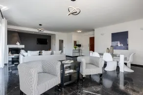 Elegant & Roomy 3-Bedroom Apartment in the Heart of Glyfada - Image 2
