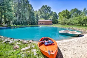 Winding Wood Cabin –Pond, Hot Tub, Theatre & Games - Image 2