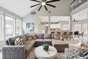 Immaculate 5BR 2,5BA Holiday Home with Pool - Image 5