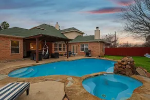 Immaculate 5BR 2,5BA Holiday Home with Pool - Image 2