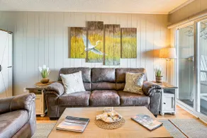 Waterfront Gem w/ Balcony in Garden City - Image 4