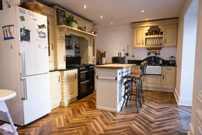 Beach Views Elegant & Modernised 5BD Period Home - Image 2