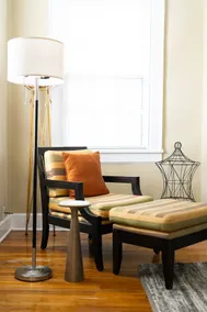 Charming 2BR Stay | Pets Welcome & WiFi - Image 3