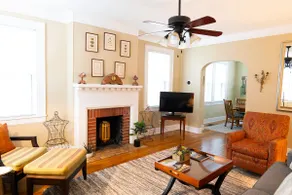 Charming 2BR Stay | Pets Welcome & WiFi - Image 2