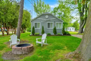 1954 Oar House - Cozy Beach Home w Beach Access! - Image 3