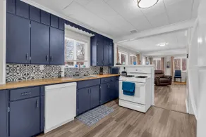 1954 Oar House - Cozy Beach Home w Beach Access! - Image 4