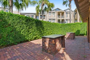 Elegant Stay in Balmain with Pool Access - Image 5