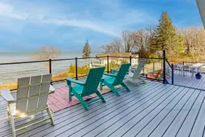Lake Michigan Retreat with stunning views, hot tub - Image 3