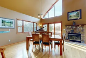 Golf View Oasis: Hot Tub, Sauna & Fire Pit - Image 4