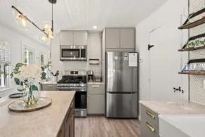 Adorable Updated Cottage, Walk to Water! - Image 2