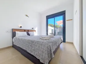 Villa with terrace, garden & private pool - Image 4