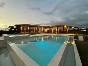U-GO Spectacular House with Mountain View - Image 3