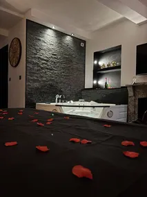 Love Room Instant - ”The Elegant” Suite - Image 2