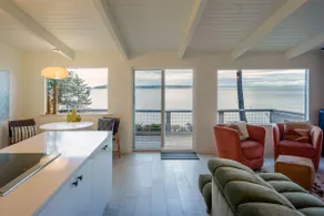 Romantic Oceanfront Getaway/Hot tub/Chef Kitchen - Image 3