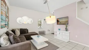 Spacious Family Townhouse Sleeps 8 - Image 3