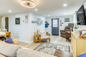 Walk to Beaches & Marina: Fortescue Hideaway - Image 5