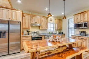 Covered Porch & Fire Pit: Cabin in Richland - Image 3