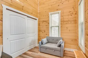 Covered Porch & Fire Pit: Cabin in Richland - Image 5