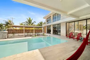 Exclusive Beachfront Escape | Modern Design, Pool & Fast WiFi - Image 2