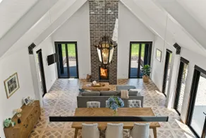 The Mist, Luxury Farm w Fireplace & Hot tub - Image 5