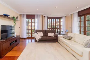 Villa with Garden by the Beach in Cantabria - Image 4