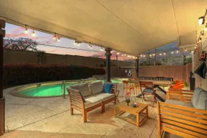 4-BD/2.5-BA Tropical Pool Oasis with a Game Room - Image 2