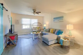 1/2 Mi to Atlantic Beach: Townhome w/ Balcony! - Image 4