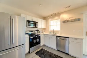 1/2 Mi to Atlantic Beach: Townhome w/ Balcony! - Image 2