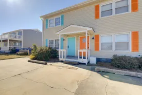 1/2 Mi to Atlantic Beach: Townhome w/ Balcony! - Image 3