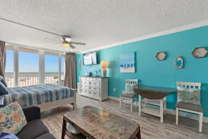 Beachfront Studio in Treasure Island - Image 3