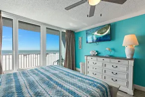 Beachfront Studio in Treasure Island - Image 4