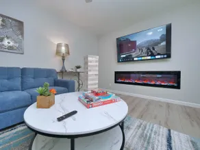 Sacramento 4 Bedroom Home | Pool Hot-Tub Mini Golf - Image 3