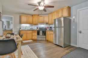 Jelinek Hideaway Unit 5 - Modern 2BR Apartment - Image 2