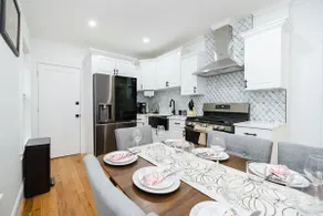 Bright & Modern Townhouse• Easy Train Access - Image 5