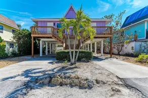 The Magic Dolphin A, great Holmes Beach location, steps to gulf beaches - Image 4