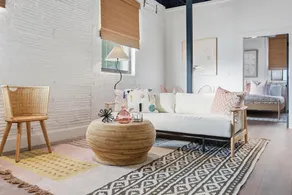 Luxe Pink 1BR at the Raven Pool OnSite Parking - Image 2