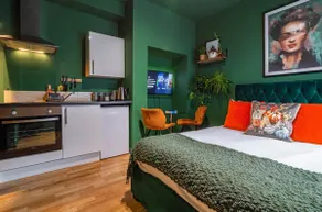 Stunning, Nature Inspired Studio Flat In London - Image 2