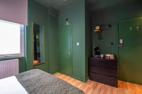 Stunning, Nature Inspired Studio Flat In London - Image 5