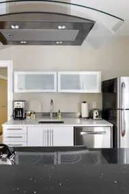 Artful Downtown Retreat, Dog-Friendly Apt - Image 4